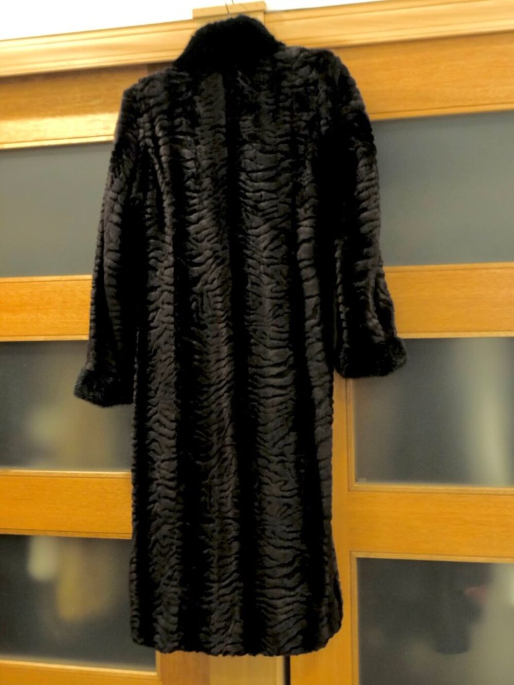 DONNA SALYERS FABULOUS FURS~Full Length Black Mink Faux Fur  Coat~LIKE NEW - Picture 3 of 4